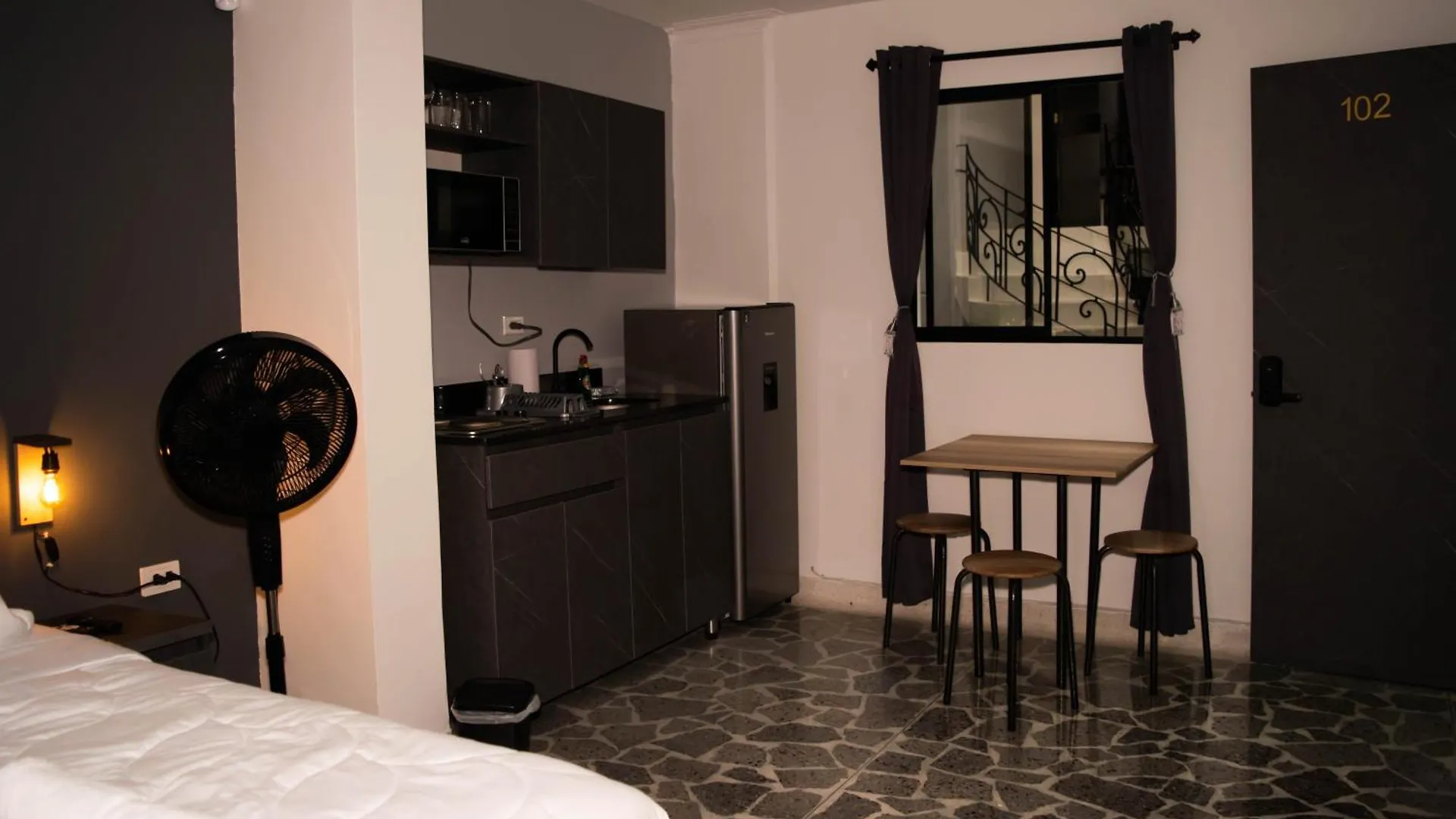 102 Apartamento En Laureles Cerca Al Estadio Y La 70 Медельин Колумбия
