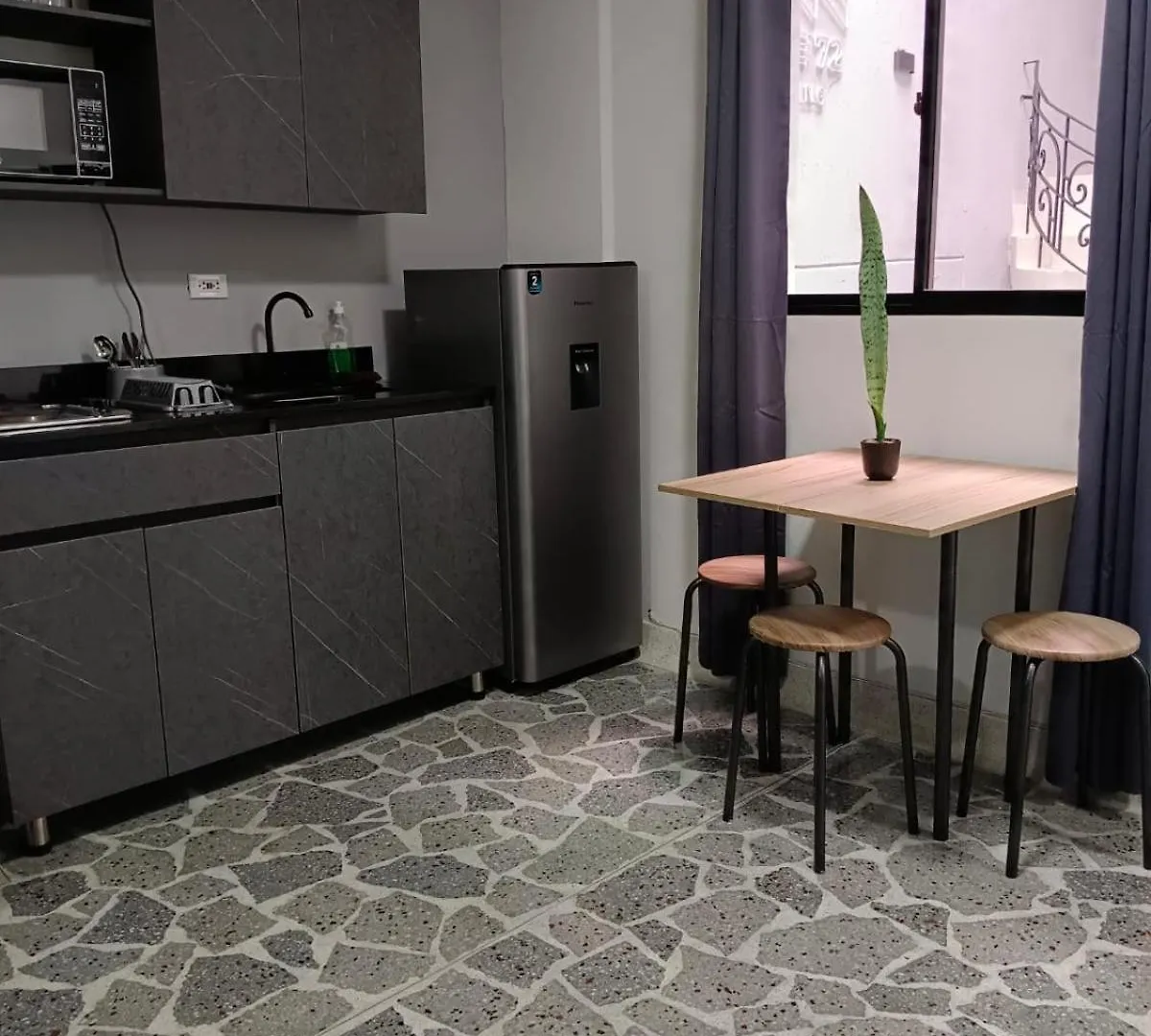 102 Apartamento En Laureles Cerca Al Estadio Y La 70 Медельин 0*,