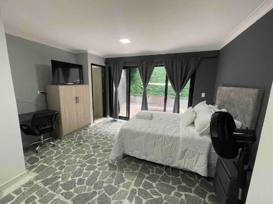 102 Apartamento En Laureles Cerca Al Estadio Y La 70 Медельин Апартаменты